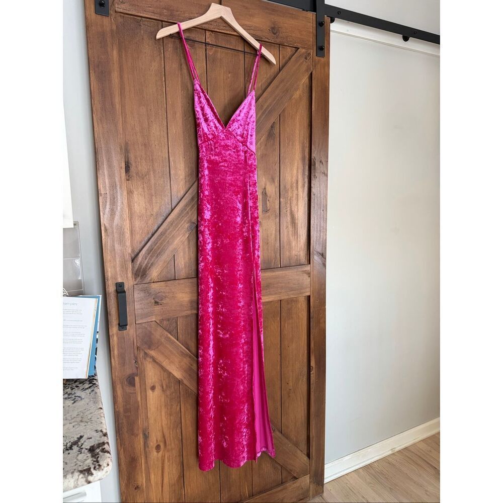 NWT Lulus Feeling So Flirty Magenta Link Crushed Velvet Maxi Dress Women’s Small